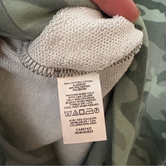 Lou & Grey | Sage Green Camo Crewneck Size Medium NWOT - Picture 9 of 10